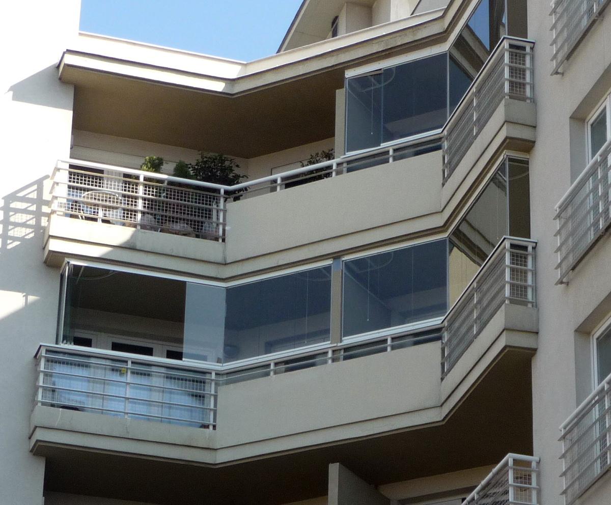 bezrámové zasklení balkonů certifikovaným systémem Optimi