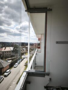 bezrámové zasklívání lodžií certifikovaným systémem Optimi
