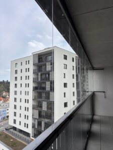 bezrámové zasklívání lodžií certifikovaným systémem Optimi