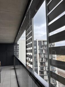 bezrámové zasklívání lodžií certifikovaným systémem Optimi