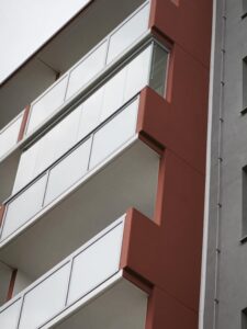 bezrámové zasklívání lodžií certifikovaným systémem Optimi