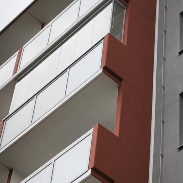 bezrámové zasklívání lodžií certifikovaným systémem Optimi